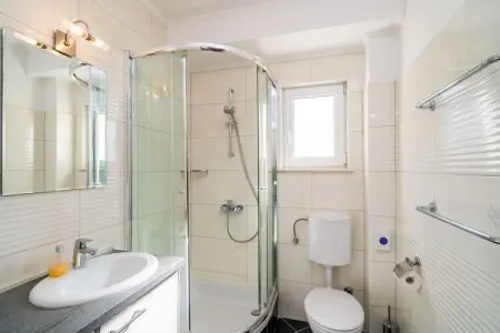 Villa Samba- Premium One-Bedroom Apartment with Balcony and Sea View - Photo 19