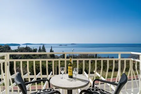 Villa Samba- Premium One-Bedroom Apartment with Balcony and Sea View - Photo 22