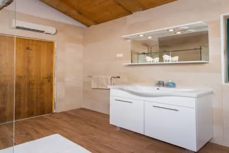 Villa Mirjana - One Bedroom Apartment with Terrace and Sea View (Naranča) - Photo 13