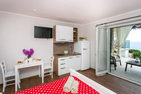 Villa Mirjana - Studio Apartment with Terrace and Sea View (Bogumila) - Photo 4