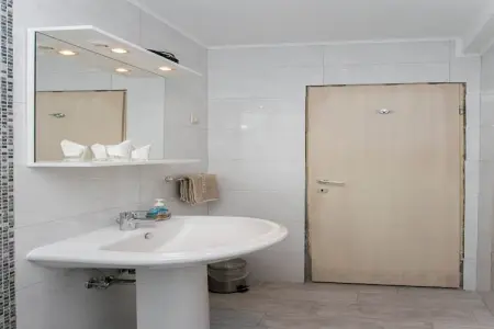 Villa Mirjana - Studio Apartment with Terrace and Sea View (Bogumila) - Photo 7