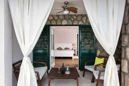 Villa Mirjana - Studio Apartment with Terrace and Sea View (Bogumila) - Photo 16