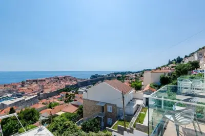 Wohnung in Dubrovnik, Apartments Isabora - Comfort Three-Bedroom Apartment with Balcony and Sea View (Second Floor) - L1014440