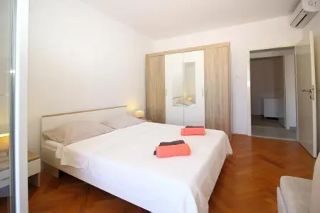 Apartments Dubreta - Two Bedroom Apartment with Balcony - Photo 7