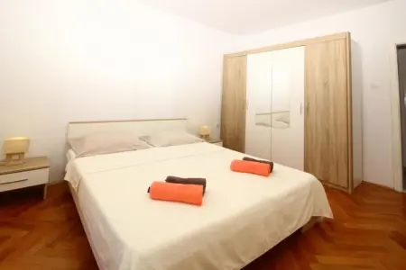 Apartments Dubreta - Two Bedroom Apartment with Balcony - Photo 9