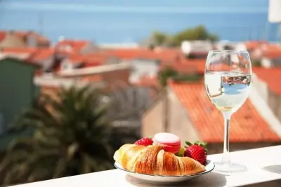 Appartement à Baška Voda, Apartments Villa Angela - Two Bedroom Apartment with Terrace and Sea View (Snježna) - L1014546
