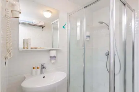 Apartments Villa Lukas - ''No.9'' Gallery Two Bedroom Apartment with Balcony and Sea View - Photo 9