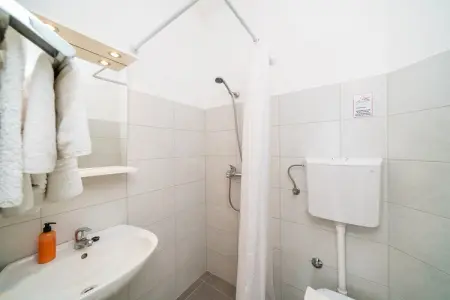 Guest House Villa Nina- Comfort Triple Room with Balcony and Sea View (S1 - crvena) - Photo 6