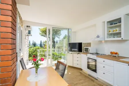 Guest House Villa Nina- Two Bedroom Apartment  with  Terrace and Sea View (Apt67) - Photo 2