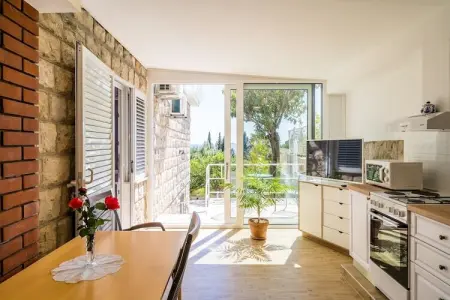 Guest House Villa Nina- Two Bedroom Apartment  with  Terrace and Sea View (Apt67) - Photo 3