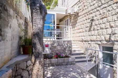 Guest House Villa Nina- Two Bedroom Apartment  with  Terrace and Sea View (Apt67) - Photo 17