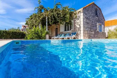 Bateau à Zrnovo, Green Garden House - Four Bedroom House with Private Pool - L1014755