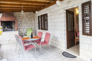 Location Apartment in Bol,Apartments Magdalena - Bungalow with terrace (A1) HR-00070-26 N°1015038