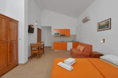 Mobil Home à Baška Voda, Apartments Villa Juric- Studio Apartment (Žuti 3) - L1015900