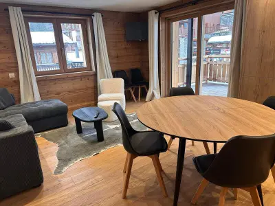 Appartement à Pralognan la Vanoise, Appartement cozy 3P à 5m du front de neige avec parking et terrasse - L1016894