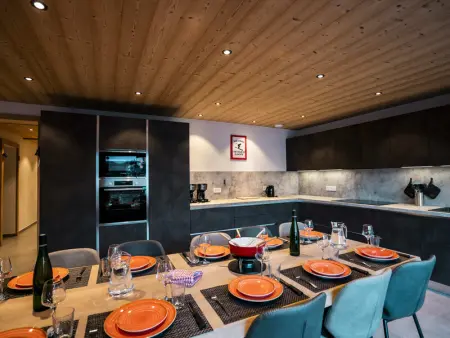 Chalet 6 pièces neuf, 12 pers, 3 sdb, parking, terrasse, proche remontées - Photo 2