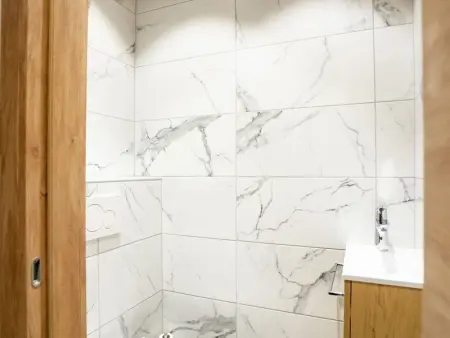 Chalet 6 pièces neuf, 12 pers, 3 sdb, parking, terrasse, proche remontées - Photo 21