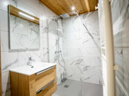 Chalet 6 pièces neuf, 12 pers, 3 sdb, parking, terrasse, proche remontées - Photo 23