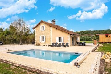 Location House in HAUTEFORT,Maison typique et roulotte vue sur le château d'Hautefort FR-00051-656 N°1016980