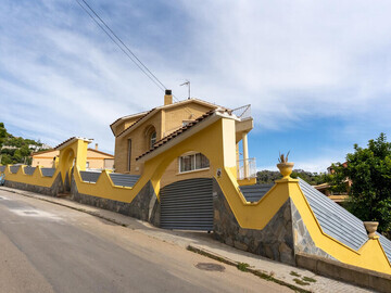 Location Villa a Cubelles,Maison Sérénité: Nature, Jacuzzi & Parking à Cubelles ES-332-10 N°1017251