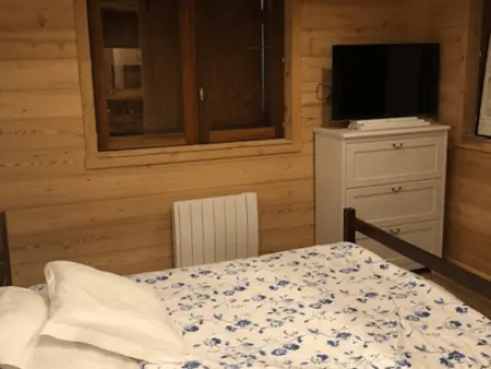 Chalet spacieux 12 pers, 4 ch, 4 sdb, cuisine équipée, parking, cheminée - Photo 9