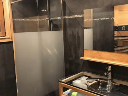 Chalet spacieux 12 pers, 4 ch, 4 sdb, cuisine équipée, parking, cheminée - Photo 10