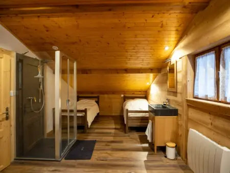 Chalet spacieux 12 pers, 4 ch, 4 sdb, cuisine équipée, parking, cheminée - Photo 11