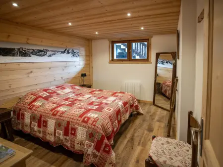 Chalet spacieux 12 pers, 4 ch, 4 sdb, cuisine équipée, parking, cheminée - Photo 15