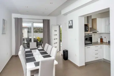 Apartment Villa Andelka- Three Bedroom Apartment with Swimming Pool - Photo 2