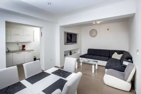 Apartment Villa Andelka- Three Bedroom Apartment with Swimming Pool - Photo 3