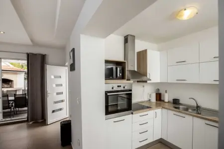 Apartment Villa Andelka- Three Bedroom Apartment with Swimming Pool - Photo 8