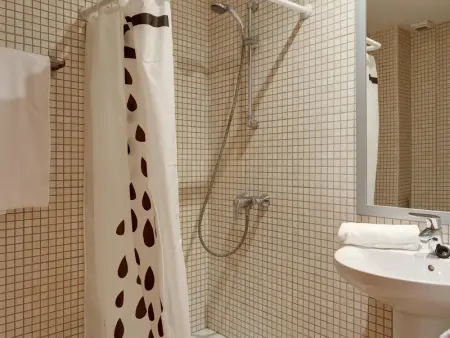 Appartement moderne à 50m de la plage, terrasse, climatisation et WiFi - Calella de Palafrugell - Photo 8