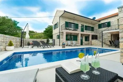Villa à LIŠANE OSTROVIČKE, 324132 - L1018496