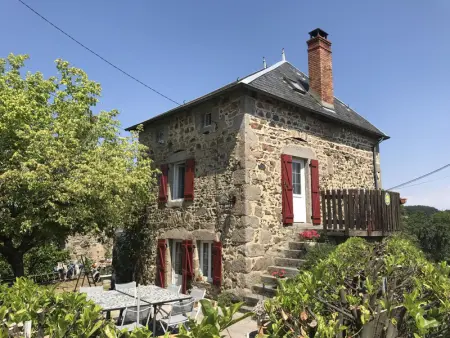 Maison familiale à Ferrières-sur-Sichon avec cheminée et jardin dans cadre rural - Photo 2