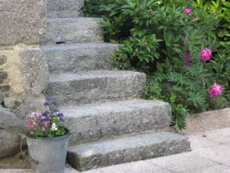 Maison familiale à Ferrières-sur-Sichon avec cheminée et jardin dans cadre rural - Photo 4