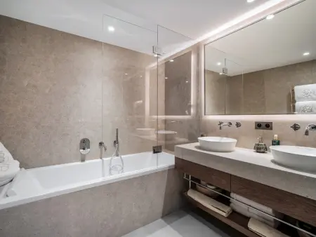 Chalet d'exception avec sauna, piscine chauffée et salle de cinéma - Photo 8