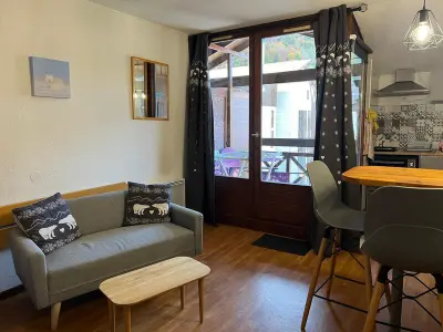 Appartement à Brides les Bains, Studio rénové 27m² avec balcon, wifi et parking - 4 pers., animaux admis - L1019678