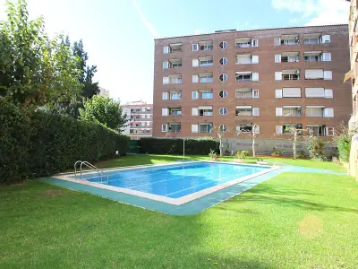 Appartement à Lloret de Mar, Apartamento Gemma  81 m2, con terraza, piscina comunitaria , wifi - L1019895