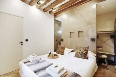 EC-15-SAINTGILLES-2, Appartement 4 personnes à Paris - Photo 2