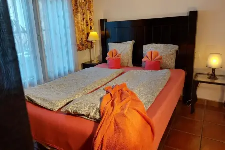 Apartamentos Monasterio de San Antonio 6, Maison mitoyenne indépendante réservée aux adultes - Photo 3
