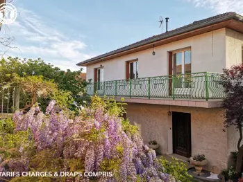 Gite à Roanne,Gîte spacieux avec terrasse, cheminée, wifi et parking à Roanne FR-1-496-337 N°1022467