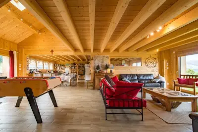 Chalet à Albiez Montrond, Chalet savoyard de 300m² au cœur d'Albiez-Montrond - 15 pers - accès pistes - N°1022488