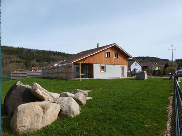 Gite à Barbey Seroux,Hautes Vosges : Gîte familial cosy avec WiFi, ping-pong et jardin privé FR-1-589-749 N°1026040