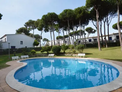 Maison à Pals, Maison mitoyenne avec piscine à 600m de la plage de Pals - L1026369