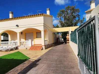 Maison à Deltebre, Maison spacieuse avec piscine privée, proche plage, animaux admis, Wi-Fi, parking, climatisation - L1029889