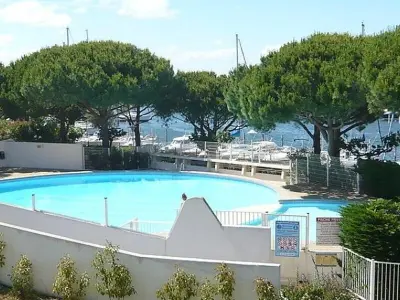 Appartement à Port Camargue, Studio cabine climatisé avec piscine et parking au Grau du Roi - L1030274