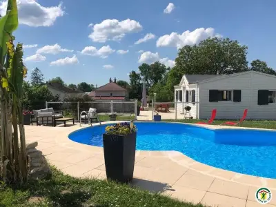 Gite à Velet, Gîte avec piscine, climatisation, WiFi et parking privé à Velet FR-1-583-351 N°1030421