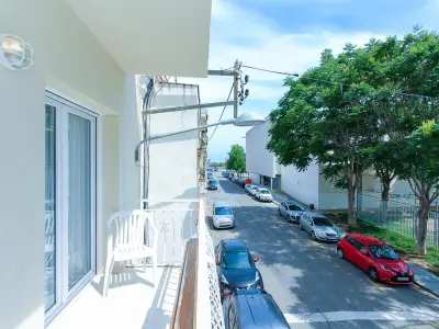 Appartement à Blanes, Appartement familial à 200m de la plage avec balcon et WiFi, idéal pour 5 personnes - L1030535