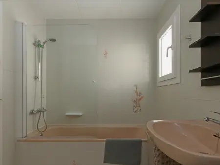 Appartement familial à 200m de la plage avec balcon et WiFi, idéal pour 5 personnes - Photo 14