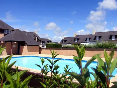 Maison à Erdeven, Maisonnette avec piscine et animaux admis proche plage à Erdeven - N°1030631